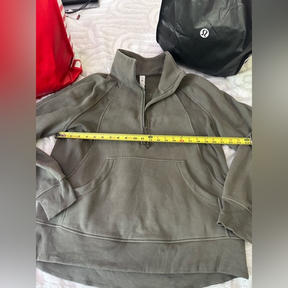 Lululemon scuba sweater size M/L  excellent condition - Picture 6 of 10